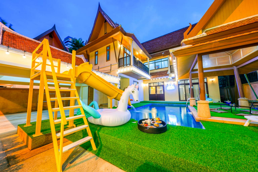 Bali Beach Pool Villa in Phratamnak, Pattaya