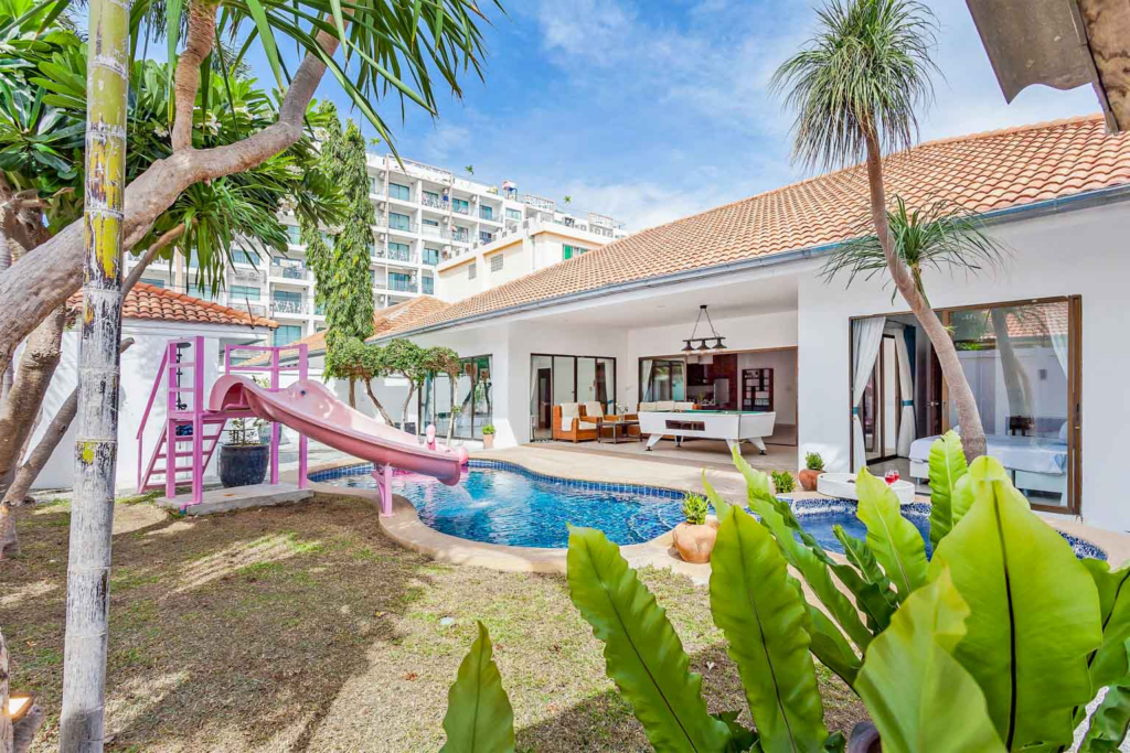 Margarita Pool Villa in Phratamnak, Pattaya